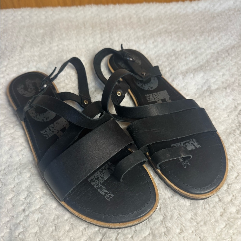 Sorel Ella Criss Cross Sandals - Picture 3 of 7